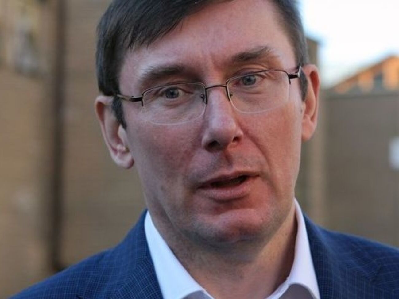 Луценко считает, что патриоты должны находиться на фронте