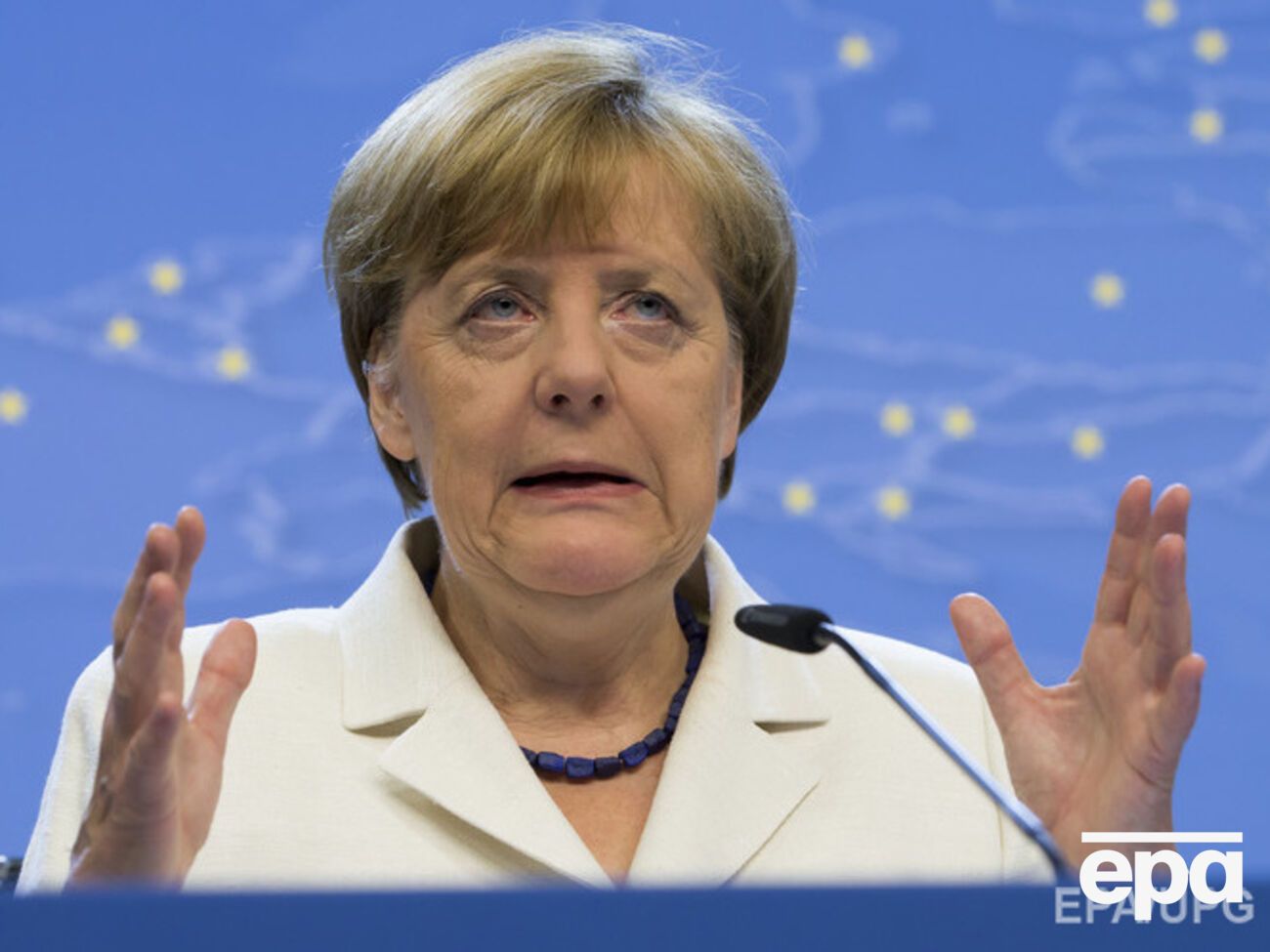 Меркель отметила, что от греческого правительства ждут скорейших реформ