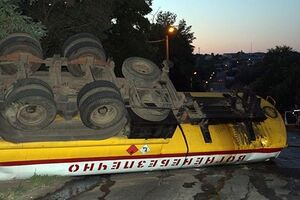 В Немирове Винницкой области перевернулась автоцистерна с дизельным топливом