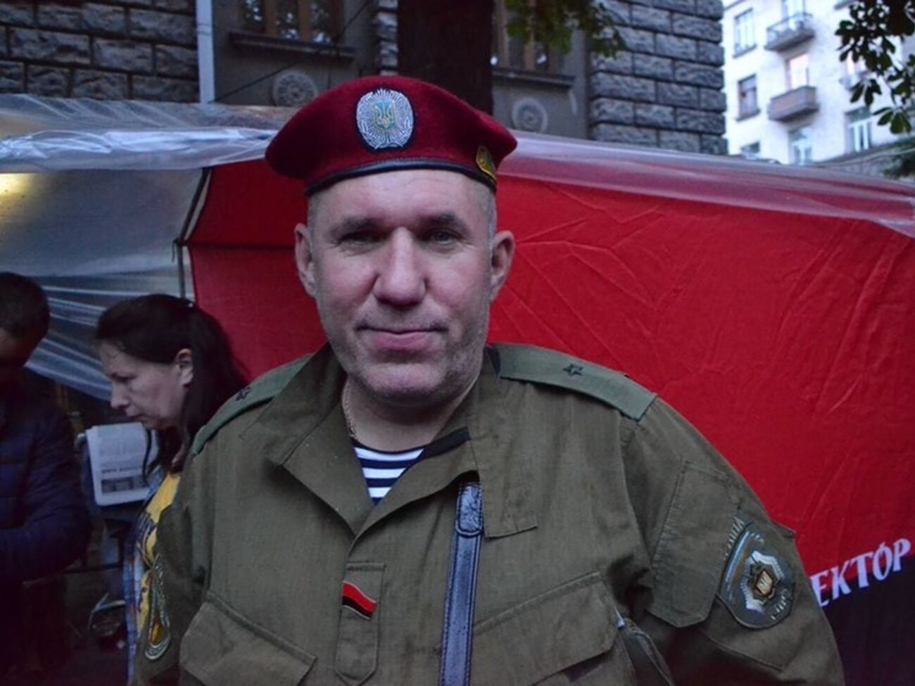 К акции протеста под Администрацией Президента присоединились добровольцы из "Айдара", "Золотых ворот" и батальона Кульчицкого. Фоторепортаж