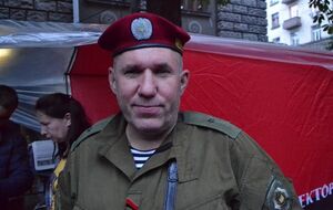 К акции протеста под Администрацией Президента присоединились добровольцы из "Айдара", "Золотых ворот" и батальона Кульчицкого. Фоторепортаж