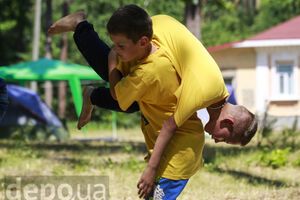 Полк "Азов" организовал детский военно-патриотический лагерь. Фоторепортаж