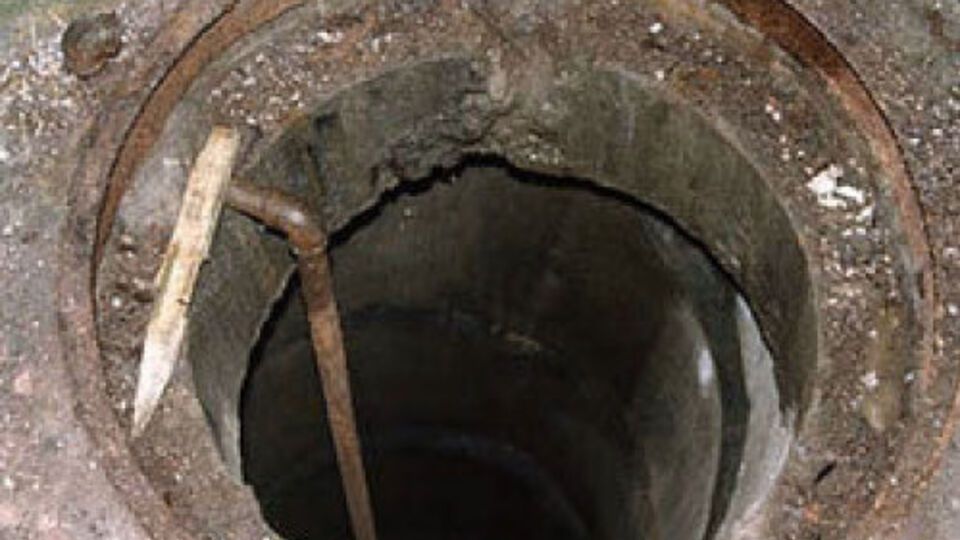 Предполагается, что рабочие отравились газами, скопившимися в шахте