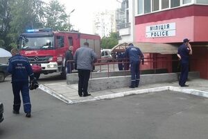 Взрыв произошел, когда участковый милиционер открывал дверь участка