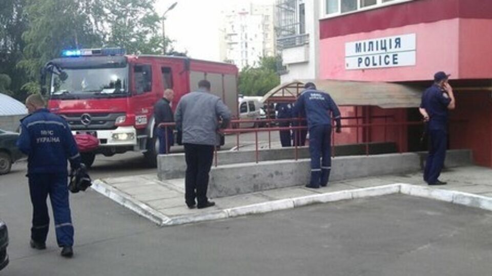 Взрыв произошел, когда участковый милиционер открывал дверь участка