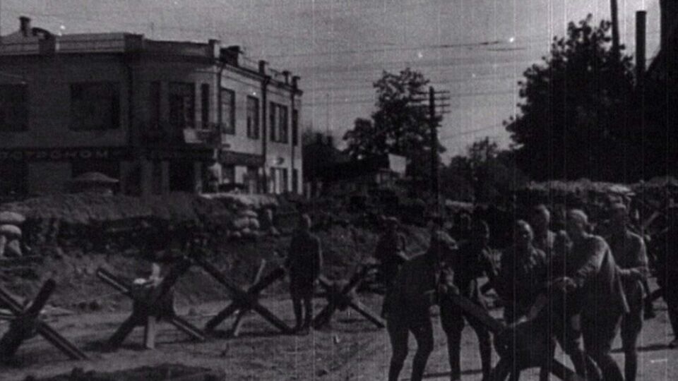 Установка противотанковых заграждений на Брест-Литовском проспекте в Киеве, 1941 год