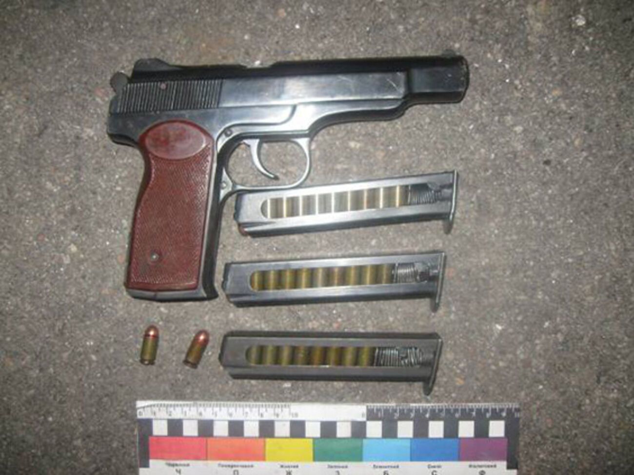 Боец-доброволец вел автомобиль, начиненный оружием