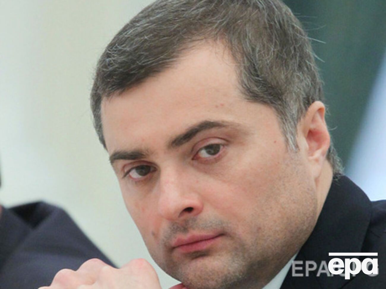 По мнению источника издания, Сурков прибудет в Донецк для того, чтобы сместить с должности так называемого премьер-министра "ДНР"Александра Захарченко