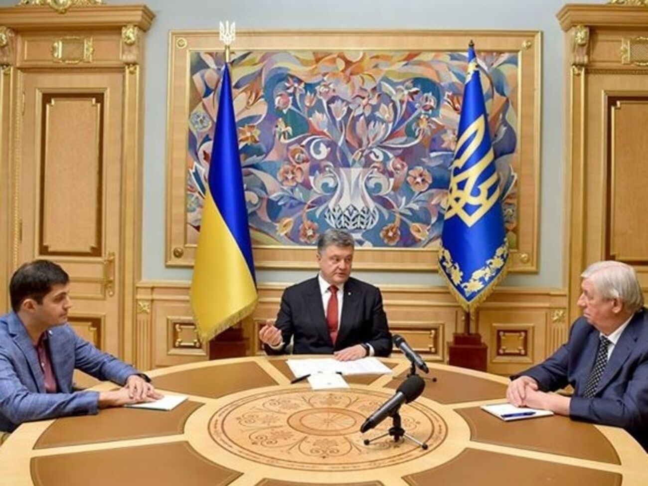 Цеголко: Порошенко подписал закон "О прокуратуре" в присутствии Шокина и Сакварелидзе