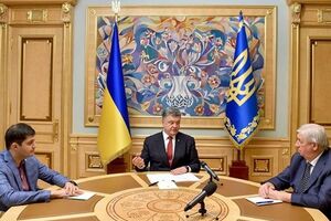 Цеголко: Порошенко подписал закон "О прокуратуре" в присутствии Шокина и Сакварелидзе