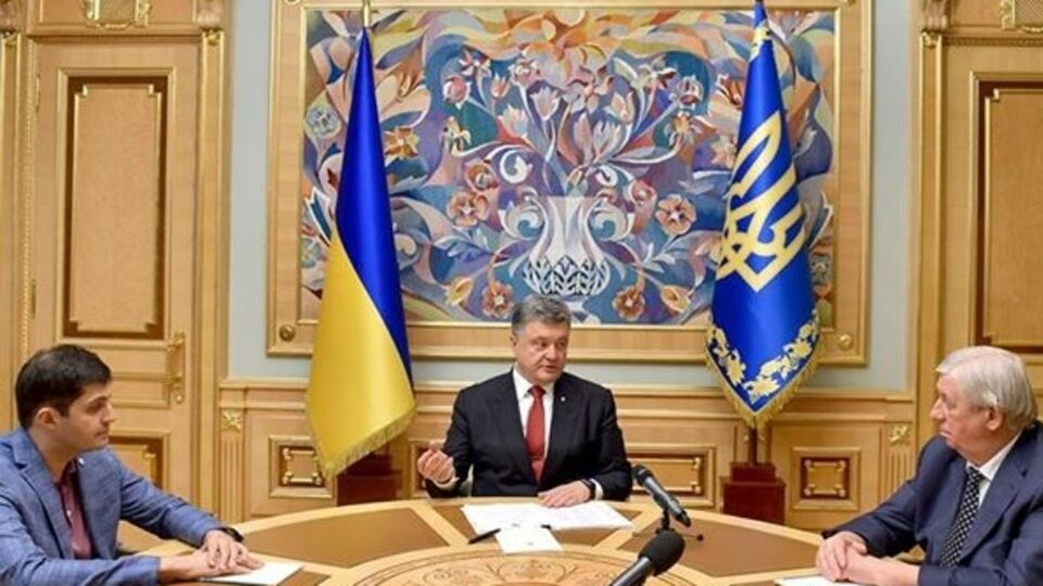 Цеголко: Порошенко подписал закон "О прокуратуре" в присутствии Шокина и Сакварелидзе
