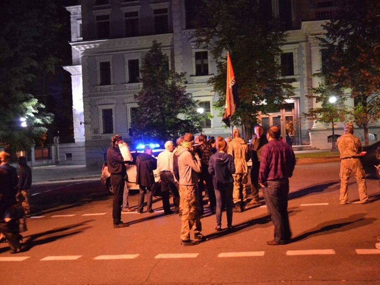В Киеве националисты перекрыли улицу Банковую