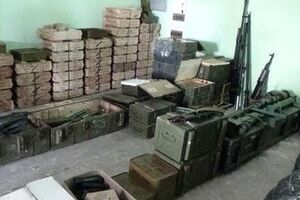 На даче в зоне проведения АТО хранились, в частности, четыре ЗРК "Игла", крупнокалиберные пулеметы, гранаты, мины, реактивные гранатометы