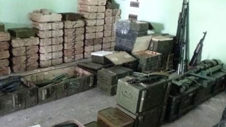 На даче в зоне проведения АТО хранились, в частности, четыре ЗРК "Игла", крупнокалиберные пулеметы, гранаты, мины, реактивные гранатометы