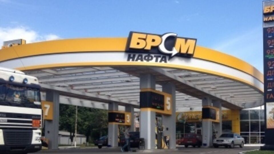 В результате пожара на нефтебазе "БРСМ-Нафта" погибли пять человек. По данным милиции, пожар возник во время нелегального смешивания нефтепродуктов и присадок