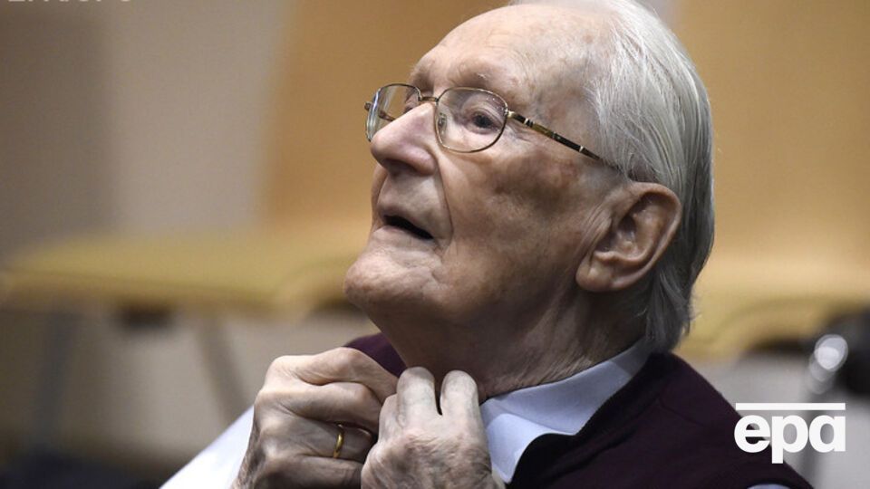 Оскар Гроунинг никого не убивал в концлагере, но, по мнению прокуроров, своей работой по подсчету документов и вещей заключенных поддерживал нацистский режим