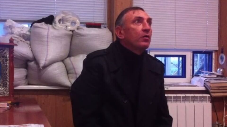 Сепаратист перепутал украинский блокпост с "ДНРовским" и написал заявление на вступление в ряды боевиков. Видео