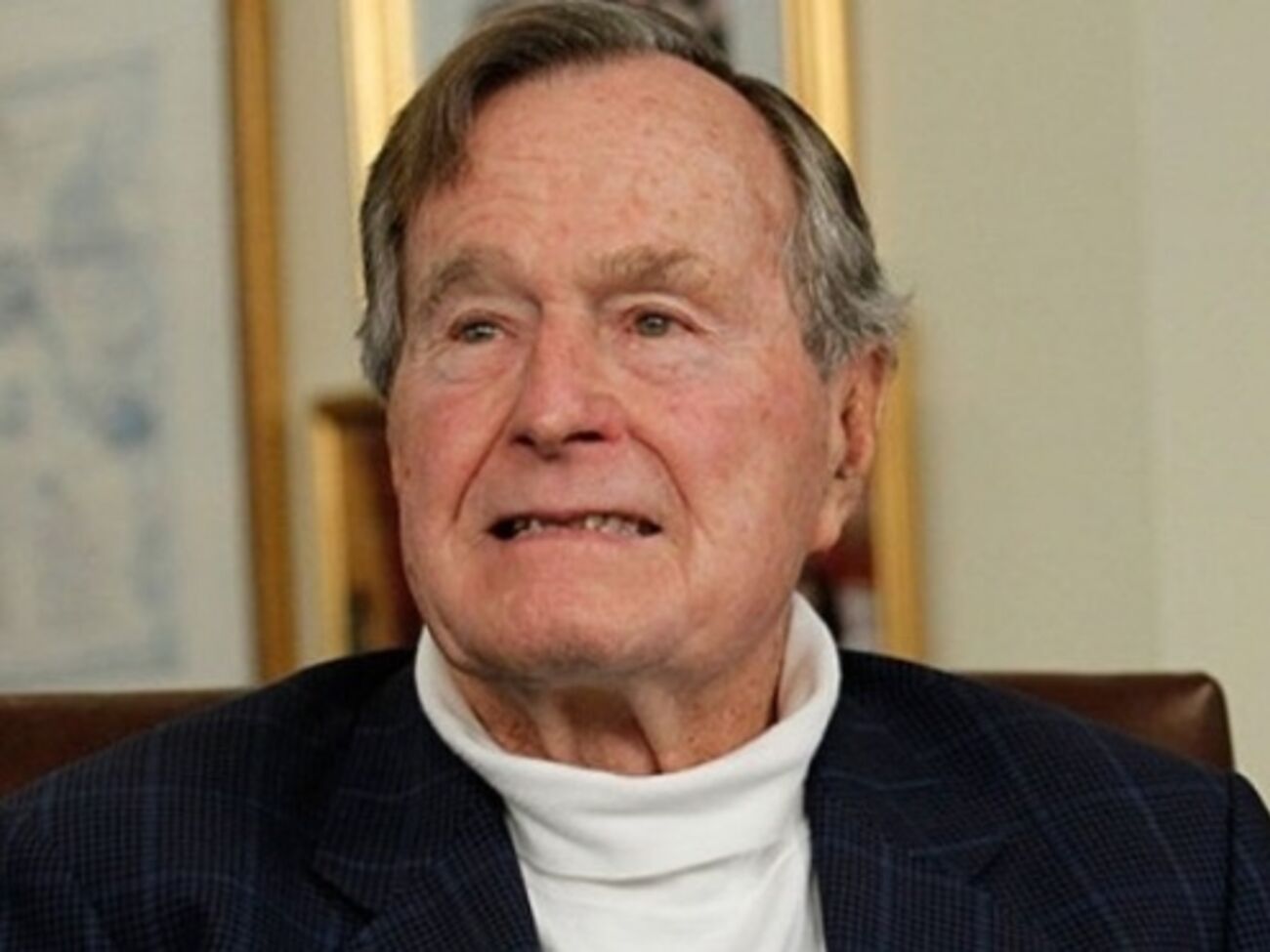 Джордж Буш-старший упал у себя дома