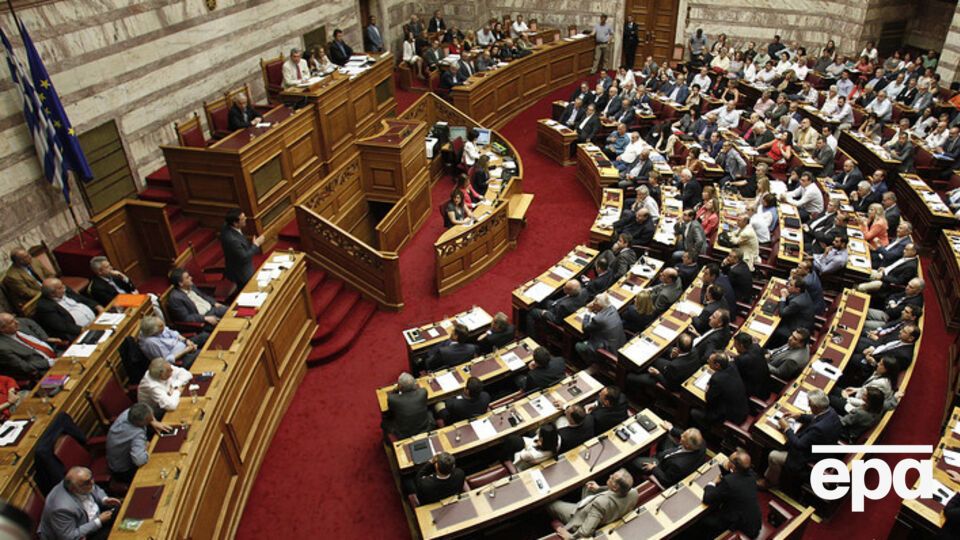 Парламент утвердил необходимые законы, однако в правящей партии произошел раскол