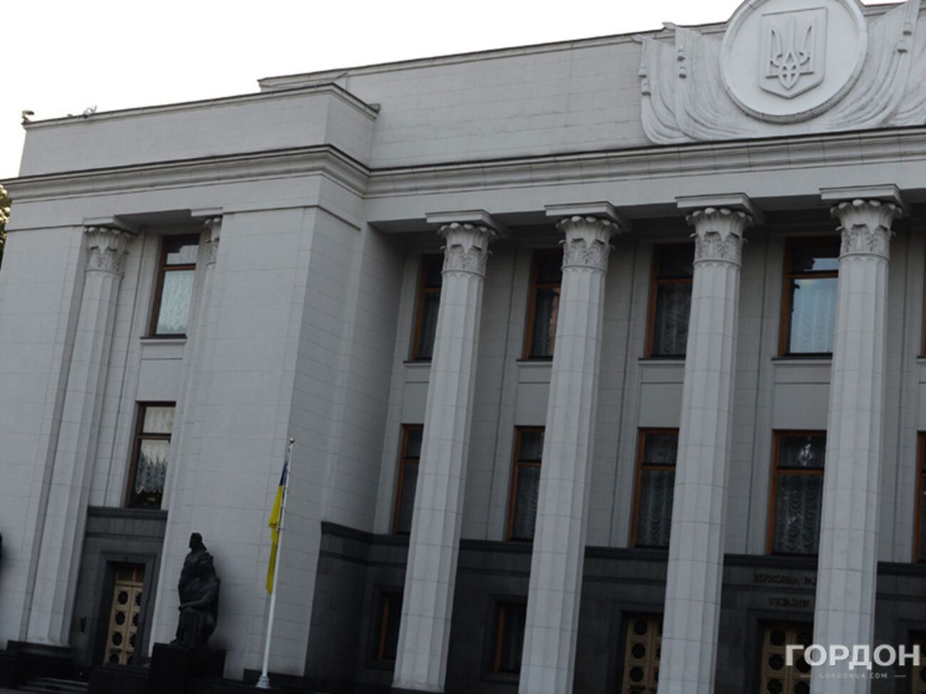 На заседании Рады, начало которого задерживается, небывалый ажиотаж