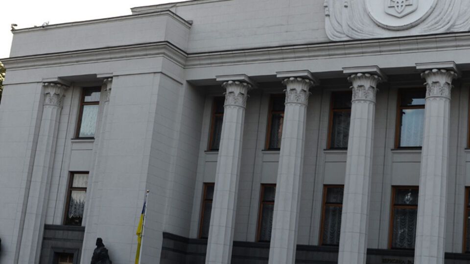 На заседании Рады, начало которого задерживается, небывалый ажиотаж