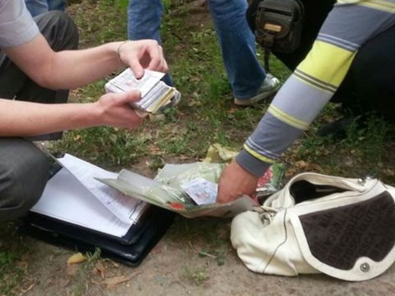 Чиновница хотела получить "откат"