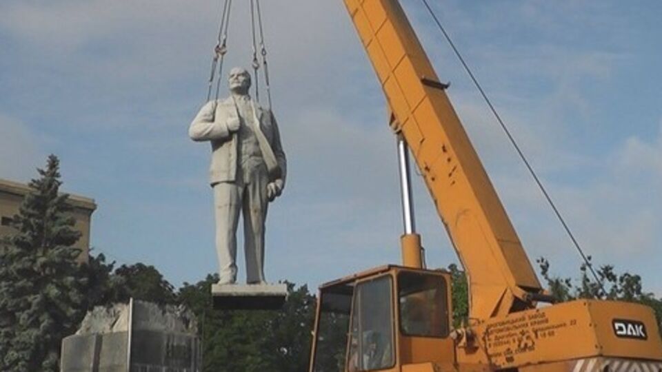 Памятник Ленину в Геническе демонтировали и отправили на хранение на одно из коммунальных предприятий города