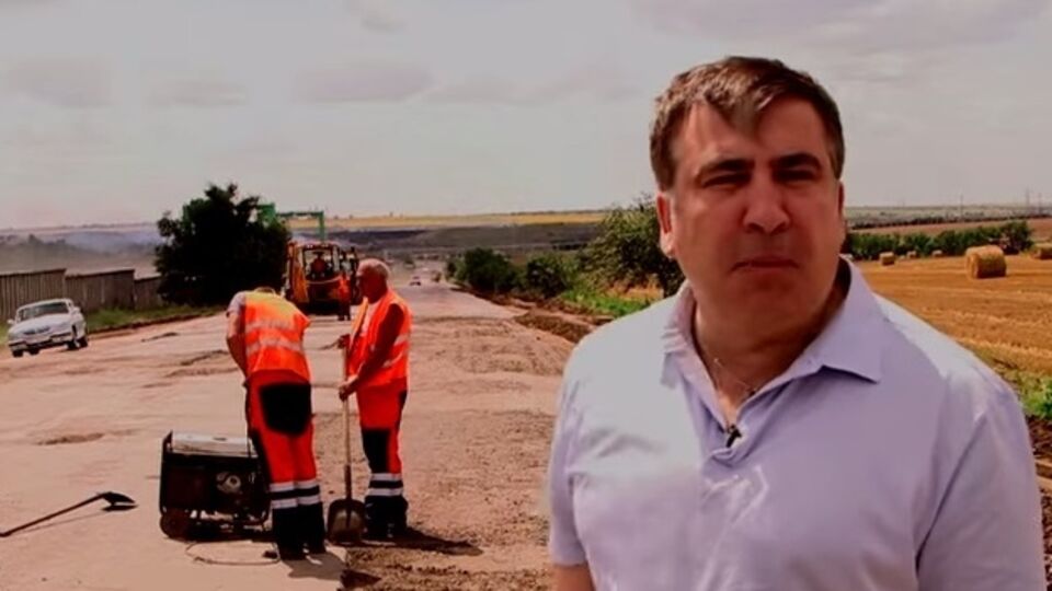 Саакашвили: Дороги надо ремонтировать не тогда, когда приезжает губернатор или делегация из центра