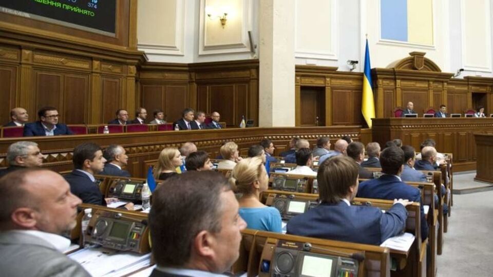 Принятый депутатами закон уполномочивает детективов Национального антикоррупционного бюро Украины осуществлять досудебное расследование преступлений, предусмотренных ст. 366-1 Уголовного кодекса