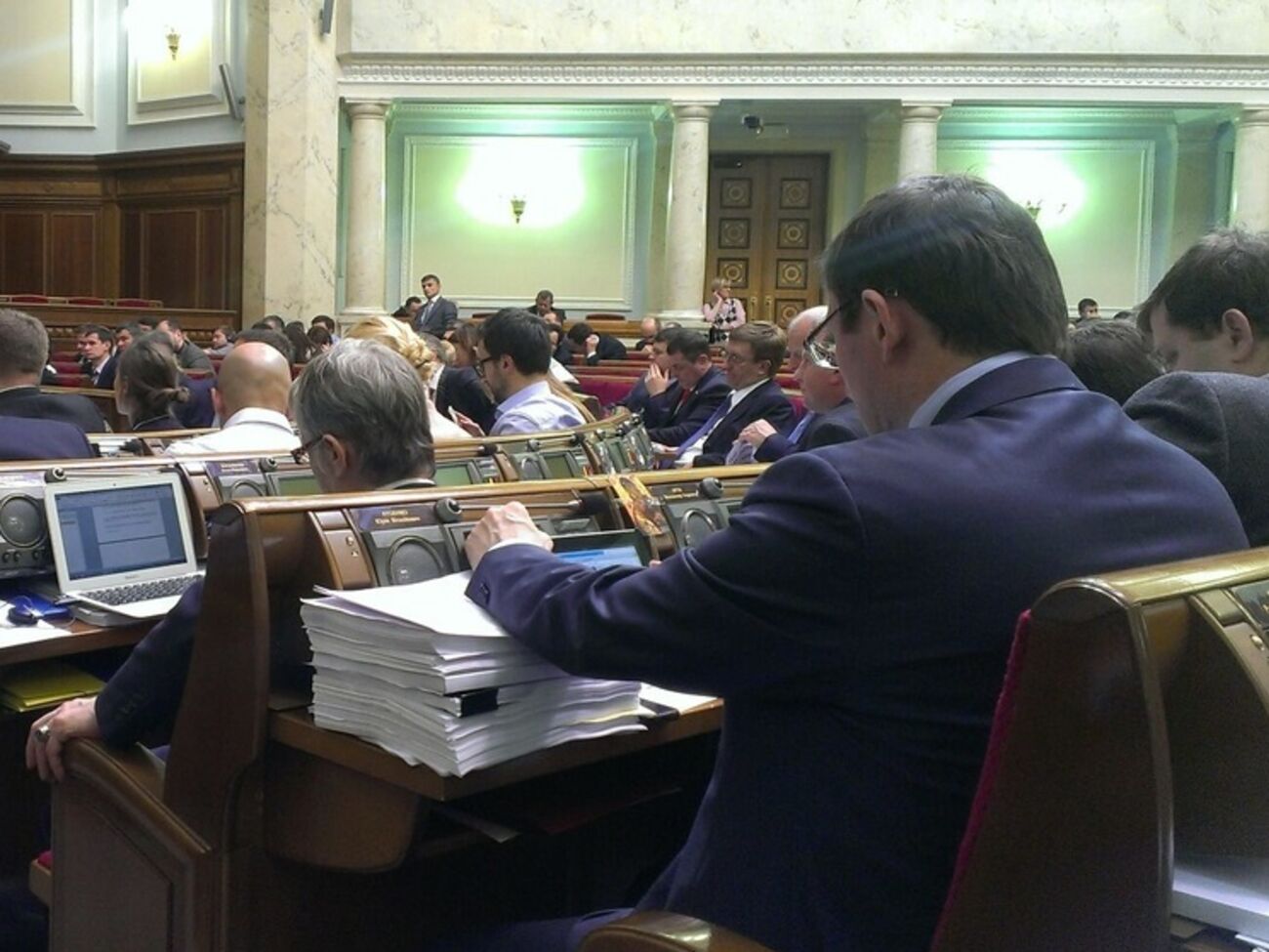 За постановление проголосовали представители всех фракций и групп, кроме Оппозиционного блока