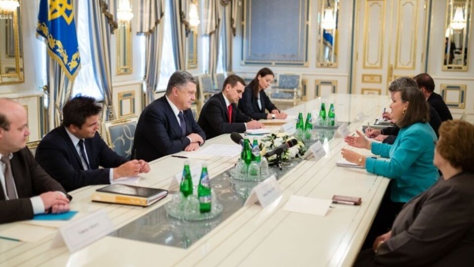 Порошенко провел встречу с Нуланд