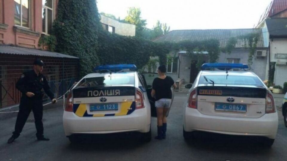 Новые патрульные "накрыли" бордель в центре Киева. Фоторепортаж