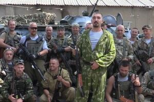 Десантники 95-й отдельной аэромобильной бригады: Мы все тут дембеля, но остаемся на войне по приказу президента. Видео