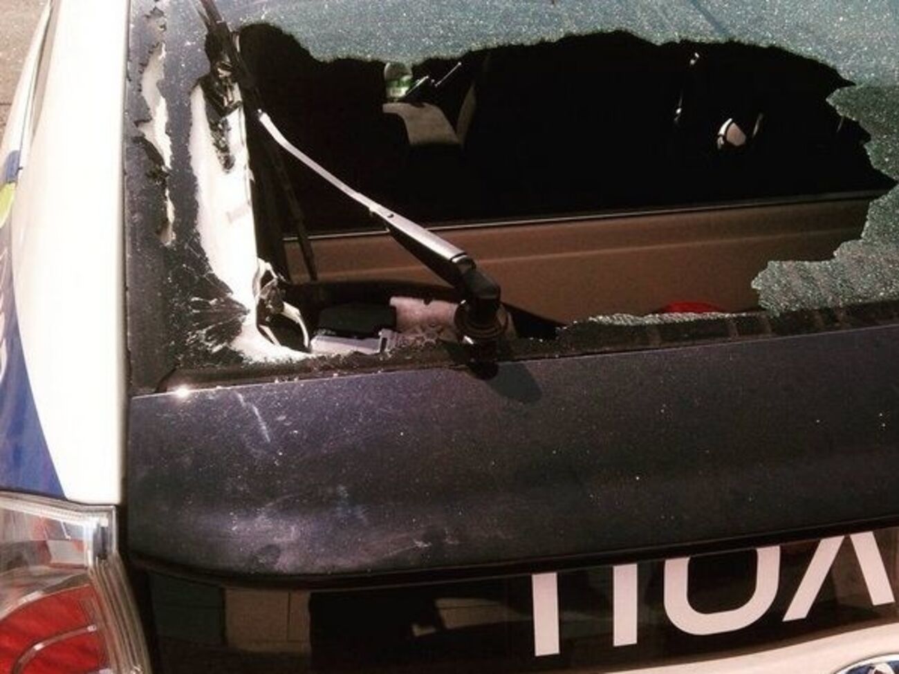 Неизвестные повредили патрульный автомобиль