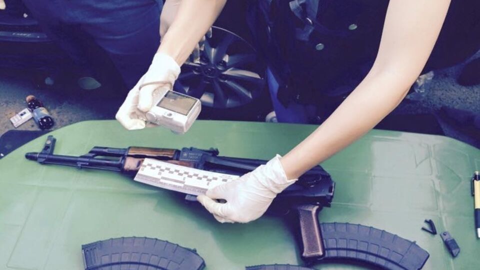 Филатов: Вскрыли салон. Два автомата Калашникова с набитыми магазинами