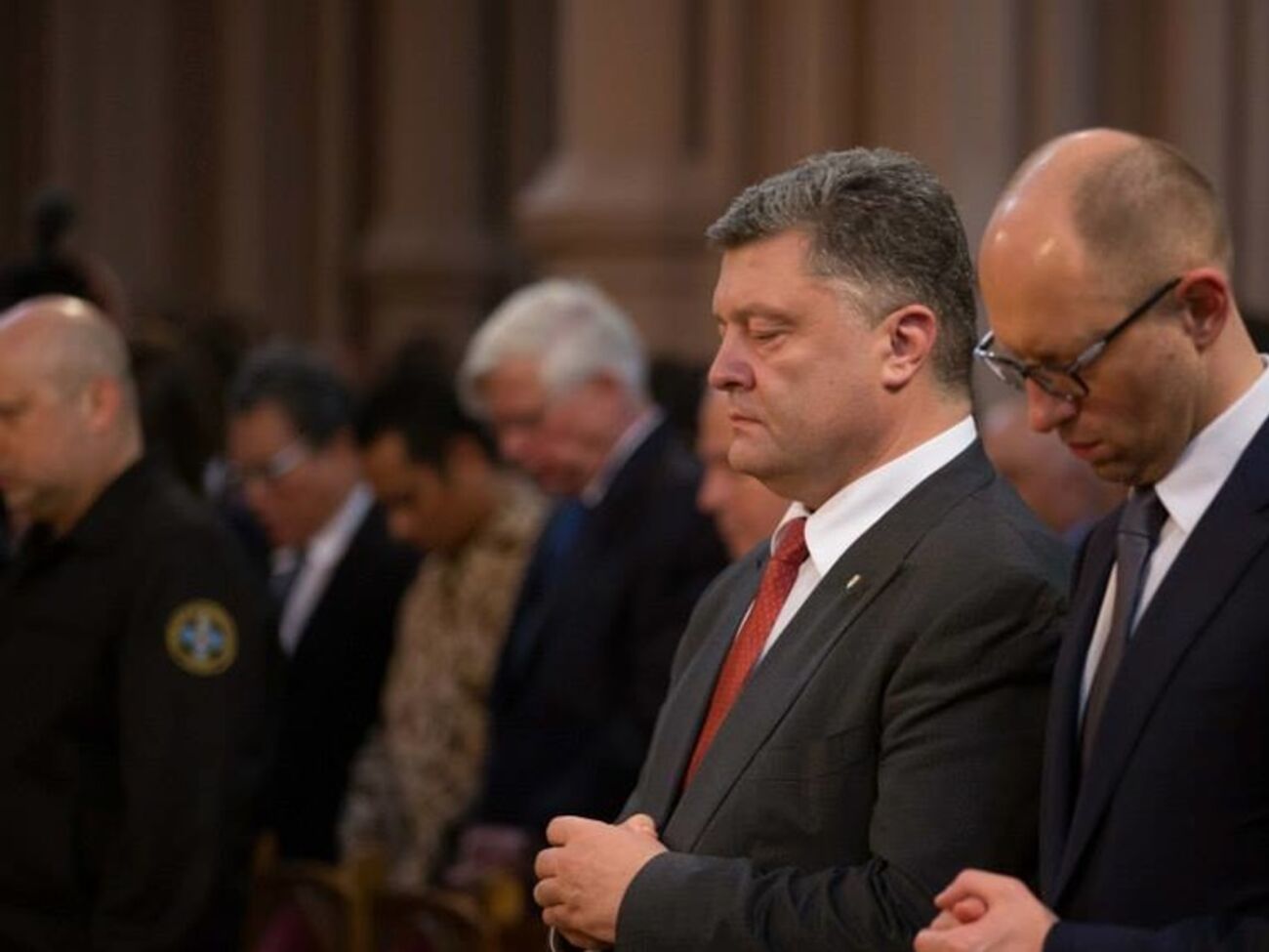 Петр Порошенко:&nbsp;На полях возвращенного украинского поселка Грабово обязательно будет стоять памятник 298 невинным жертвам варварского акта терроризма