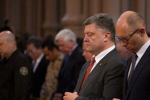 Петр Порошенко: На полях возвращенного украинского поселка Грабово обязательно будет стоять памятник 298 невинным жертвам варварского акта терроризма