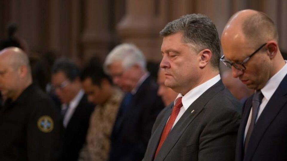 Петр Порошенко: На полях возвращенного украинского поселка Грабово обязательно будет стоять памятник 298 невинным жертвам варварского акта терроризма