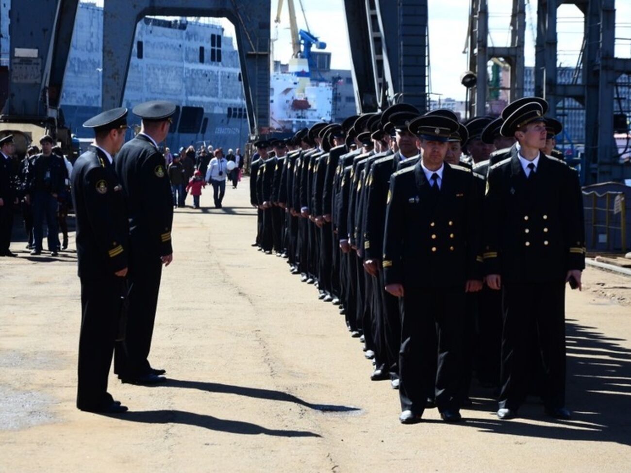 Члены экипажа не ставшего российским вертолетоносца "Севастополь" в Санкт-Петербурге
