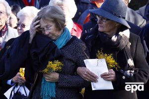 Церемония памяти погибших в авиакатастрофе MH17 в саду парламента в Канберре (Австралия) 17 июля