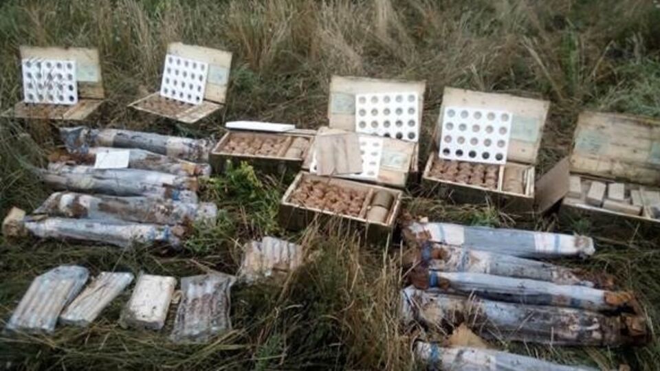 СБУ изъяла из полуразрушенного блиндажа в Днепропетровской области арсенал боеприпасов