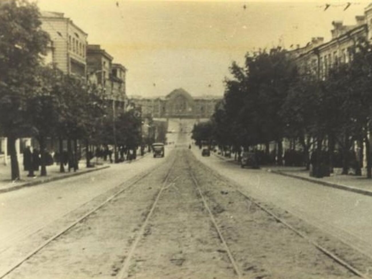 Киев, улица Петлюры (Безаковская), вид на главное здание вокзала,&nbsp;1940-е годы