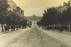 Киев, улица Петлюры (Безаковская), вид на главное здание вокзала, 1940-е годы