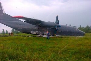 В Челябинске совершил аварийную посадку военный Ан-12