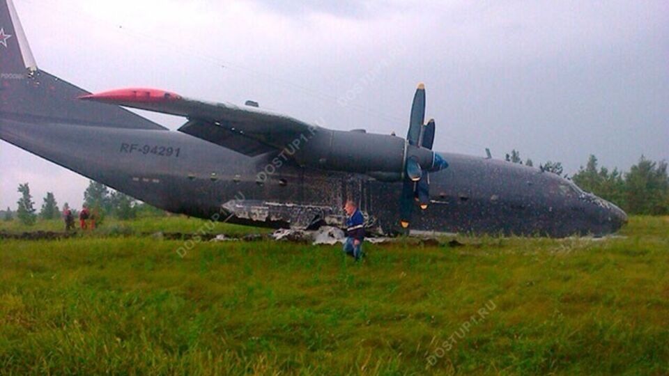 В Челябинске совершил аварийную посадку военный Ан-12