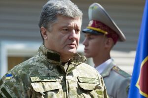 Порошенко наградил погибших военных