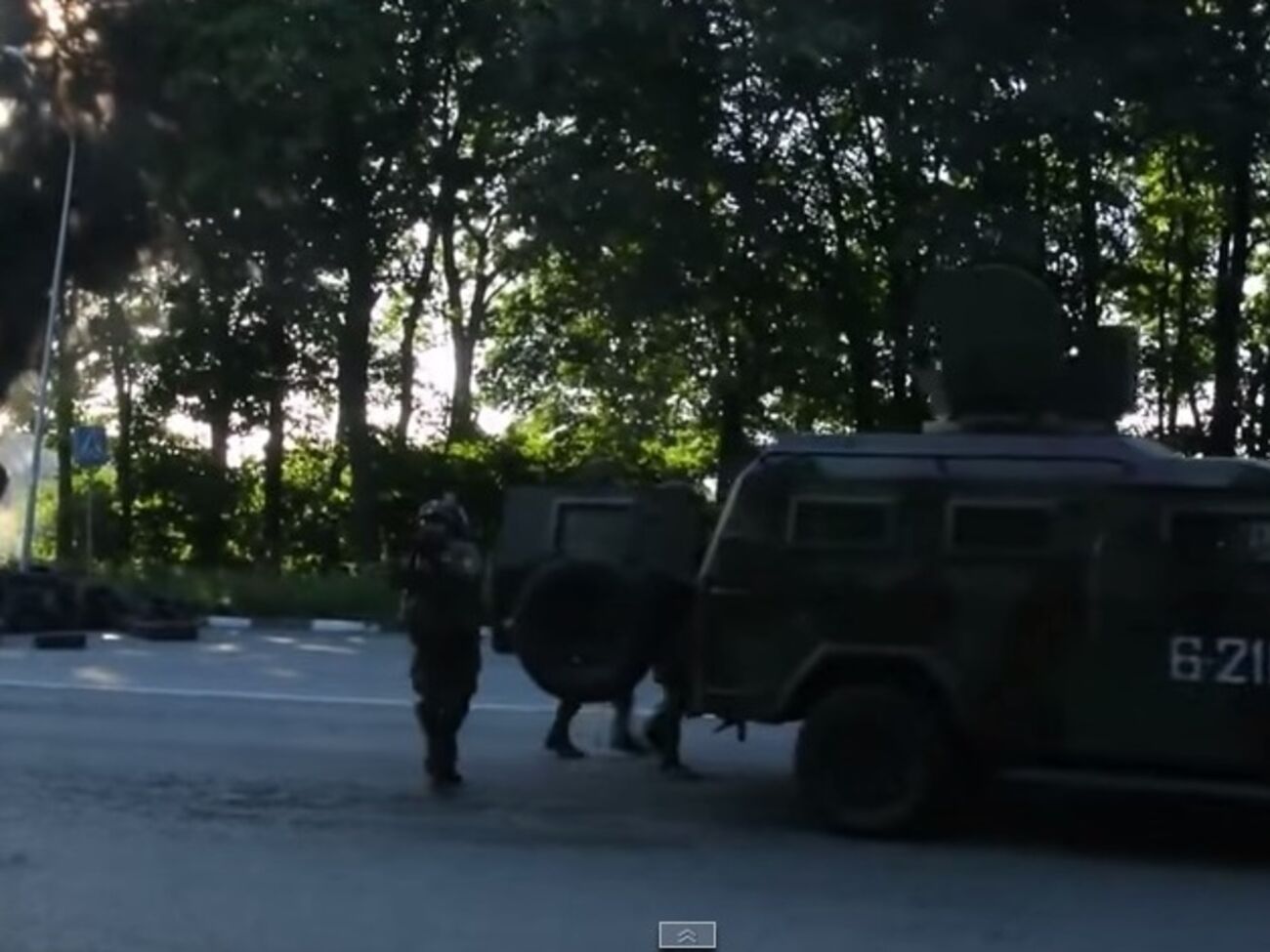 Через Львовскую область в направлении Мукачево проехала колонна военной техники. Видео