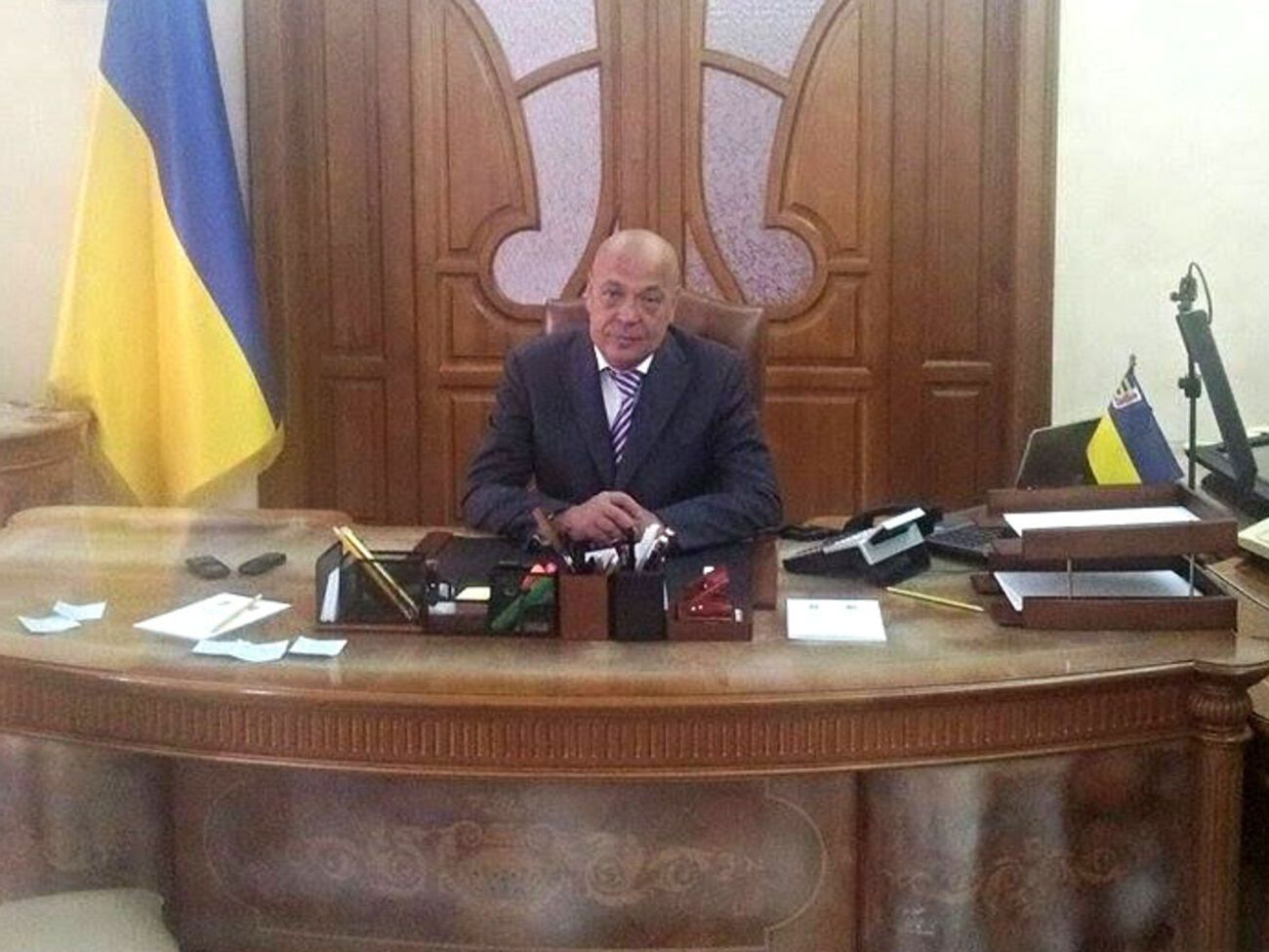 Геннадий Москаль спустя 13 лет вернулся в свой кабинет в Закарпатской облгосадминистрации