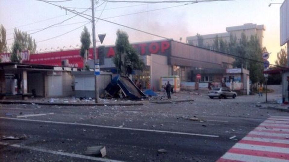 Последствия обстрела центра Донецка