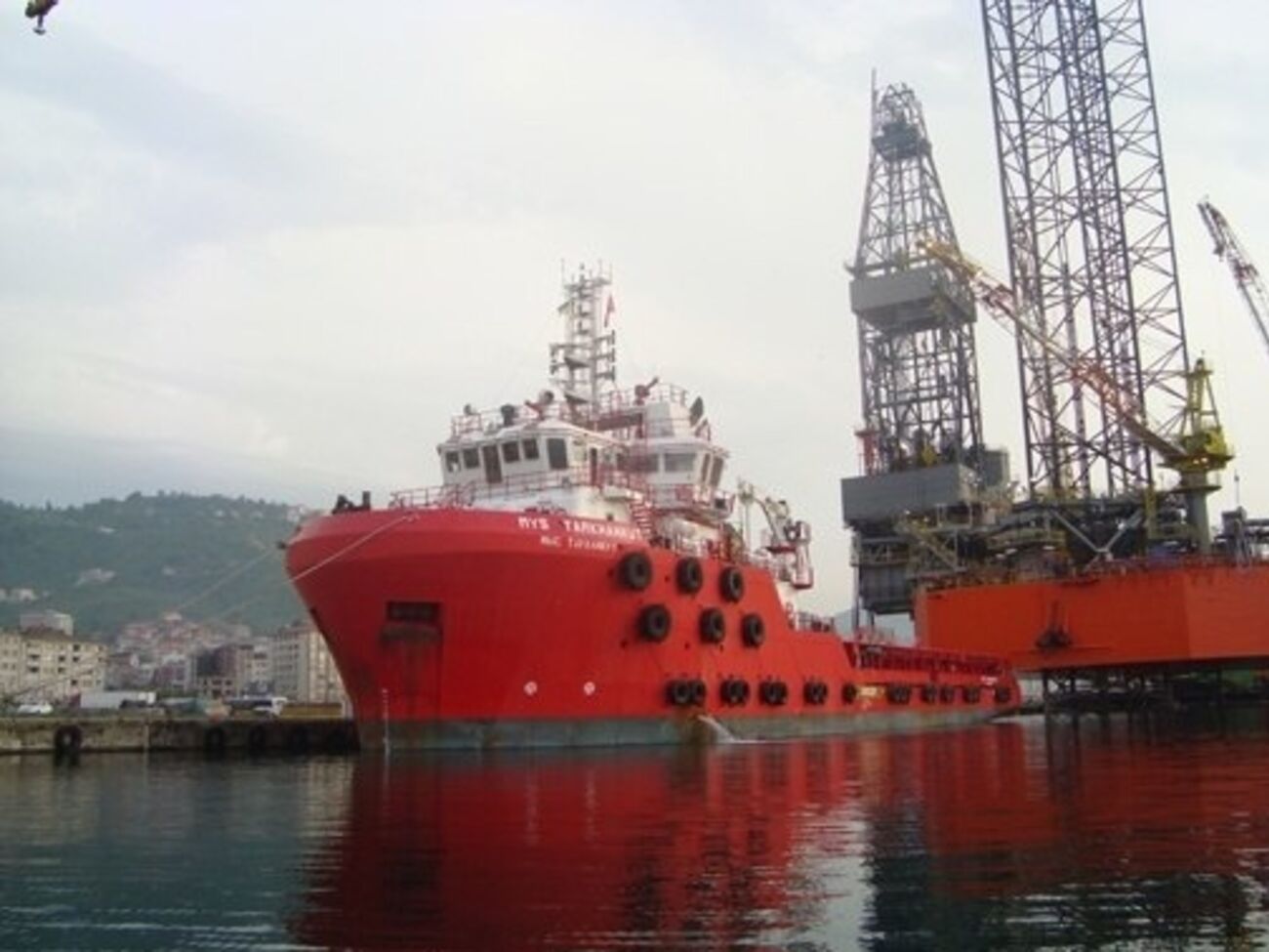 Буксиры были куплены по завышенной цене